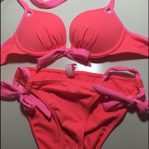 NWOT fabulous adds-2-cups bikini