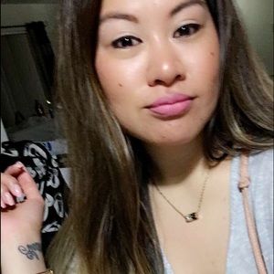 Meet your Posher, Adrienne