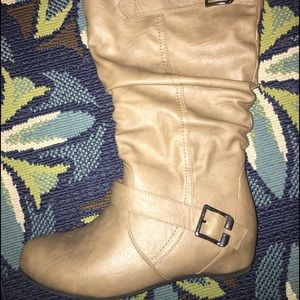 Boots with buckle detail