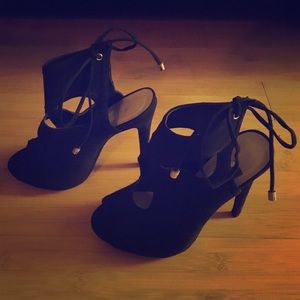Black cut out pumps