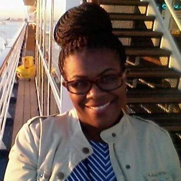 Meet your Posher, Dee - Picture 1 of 1