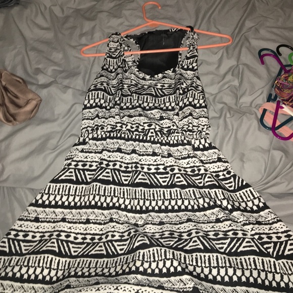 Beautiful black and white dress with fun print