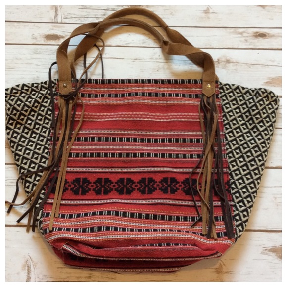 Handbags - 🎉🎉HP - Tribal bucket bag