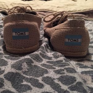 Toms lace up shoes