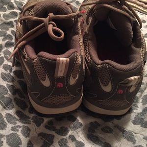 North face trail tennis shoes