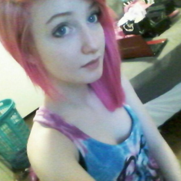 Meet your Posher, Jessica - Picture 1 of 1