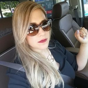 Meet your Posher, Leslie