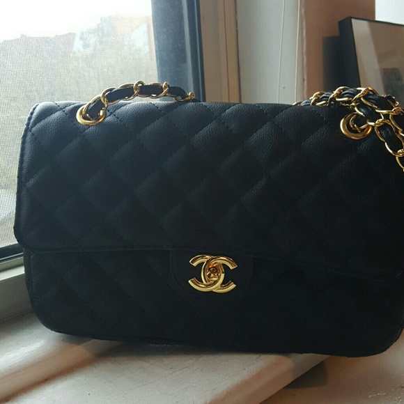 Black medium crossbody