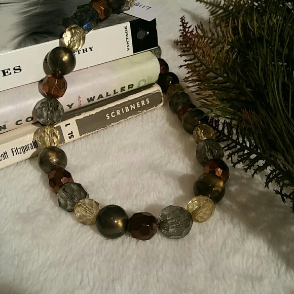 Boutique Necklace - Picture 1 of 3