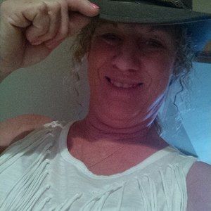 Meet your Posher, Lora