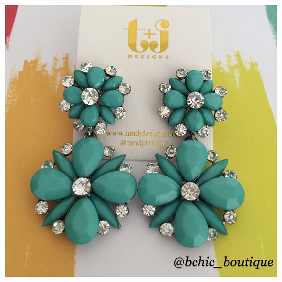 T&J Designs Jewelry - ❗️CLEARANCE ❗️Green Floral Drop Earrings