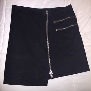 Super cute fitted black skirt