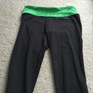 Victoria secret knockout crop leggings. XS