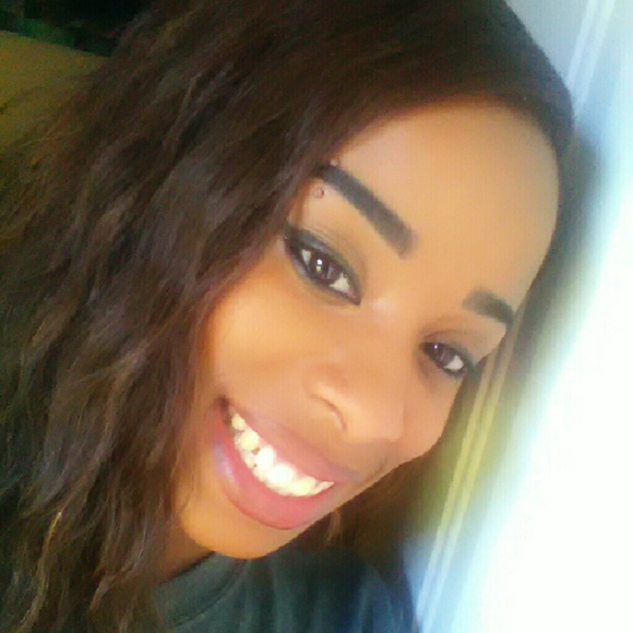 Meet your Posher, Chloe - Picture 2 of 4