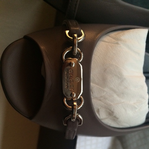 ✨ SOLD ✨Gucci Grey Flats - Picture 3 of 4