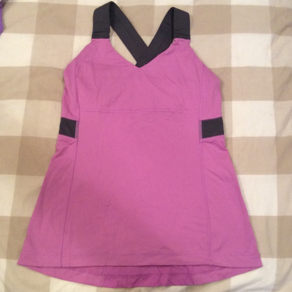 Lulu lemon top with built in bra size 6