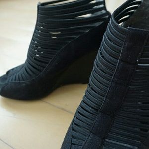 Black wedges