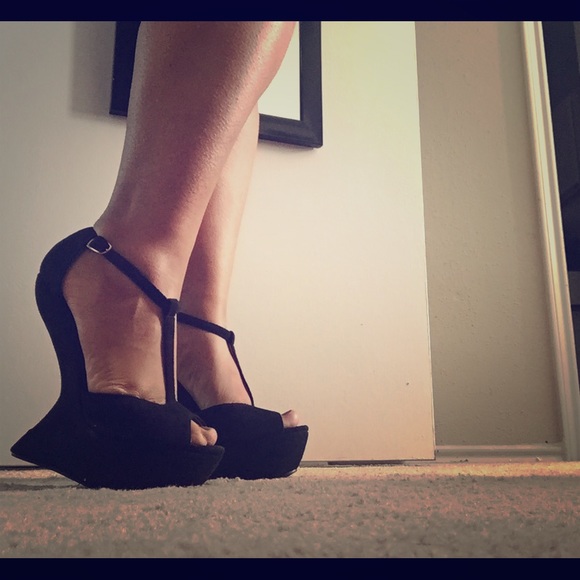 Shoedazzle Akia Wedge