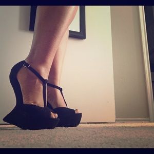 Shoedazzle Akia Wedge