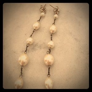 Pearl earrings and necklace set.