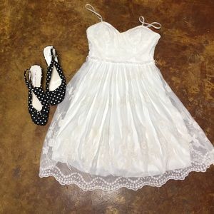 White Lacey summer-boho chic girl dress ✌🏼️💕