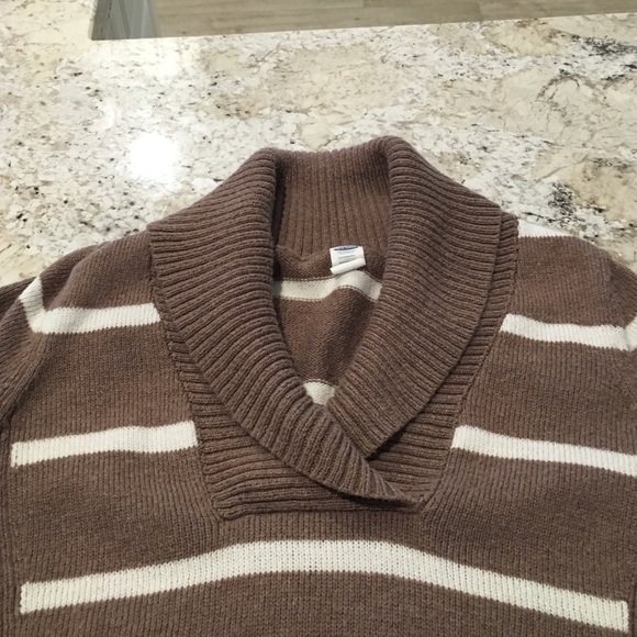 Old navy maternity sweater - Picture 2 of 4