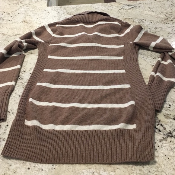 Old navy maternity sweater - Picture 3 of 4