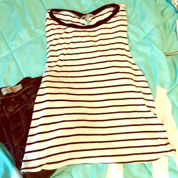 Cute sleeveless striped top w/ cross cross back