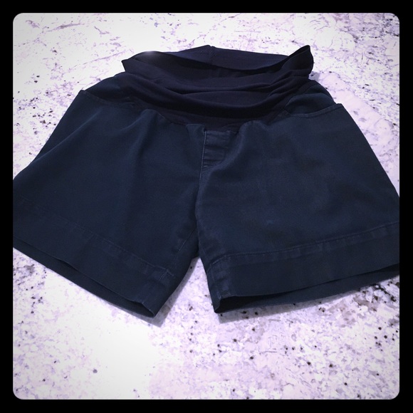 Liz Lange maternity shorts