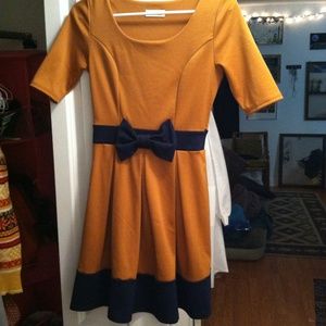 Adorable bow knit dress with half sleeve