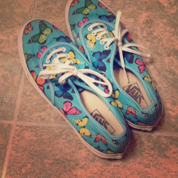 Rare butterfly Vans 🌸
