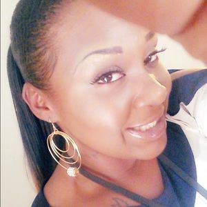 Meet your Posher, Nylonda