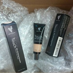 Mineral Touch concealer