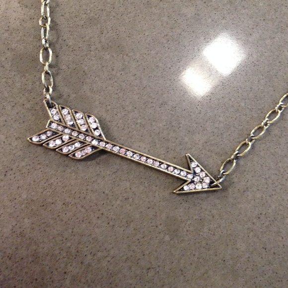 Arrow necklace - Picture 2 of 2