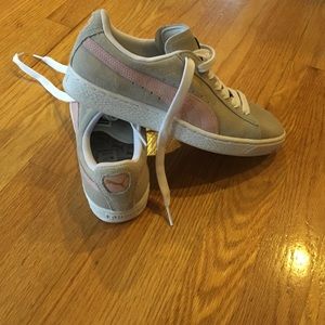 Casual suede Puma sneakers
