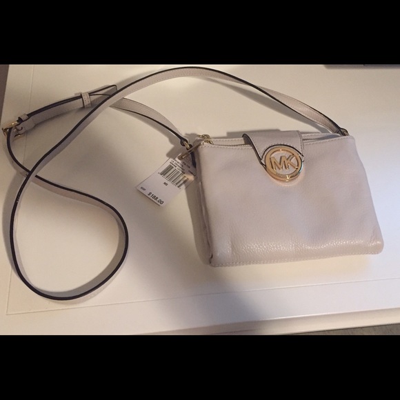 SOLD          Michael Kors Fulton  Crossbody - Picture 1 of 3
