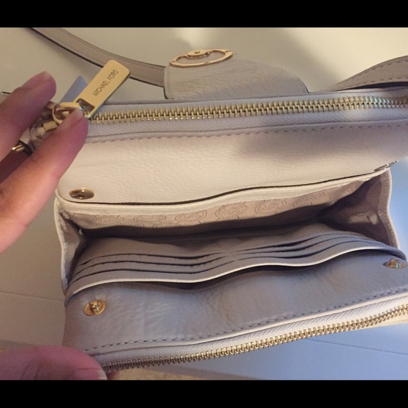 SOLD Michael Kors Fulton Crossbody - Picture 2 of 3