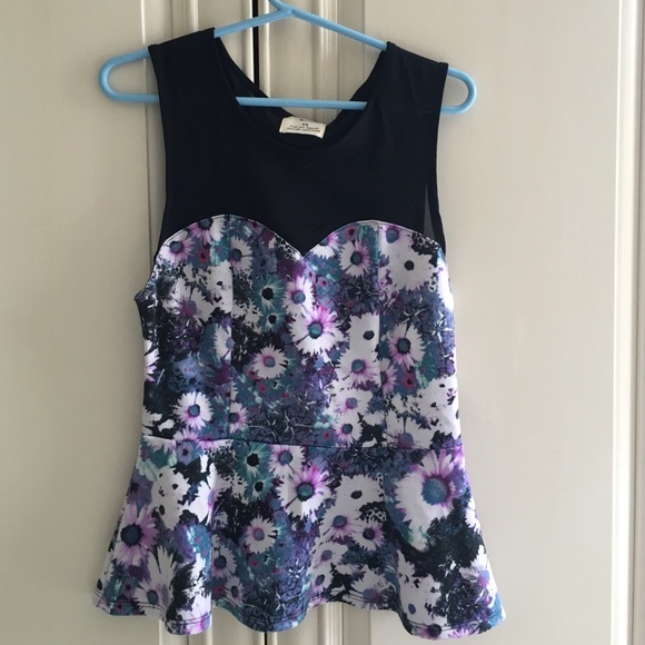 Floral top - Picture 1 of 2