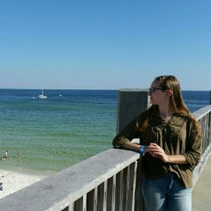 Meet your Posher, Emily