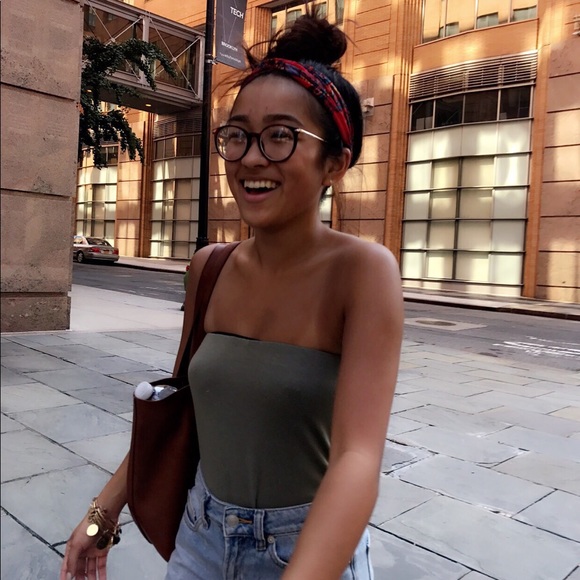 Meet your Posher, Jessica - Picture 2 of 3