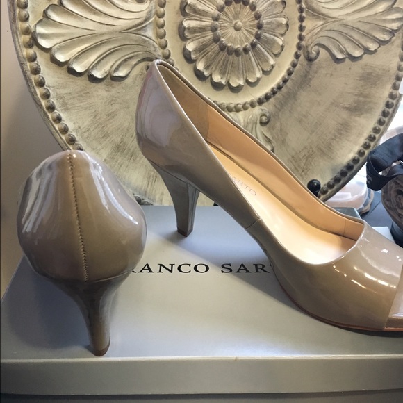 Cute nude pumps
