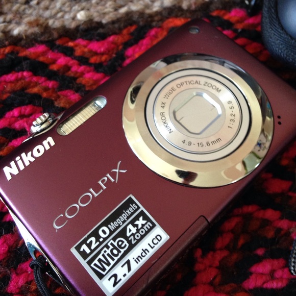 •SOLD• Nikon s3000 12 Megapixel Camera & Case