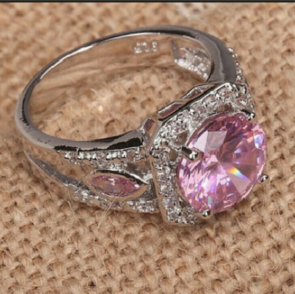 Jewelry - BRAND NEW Size 9