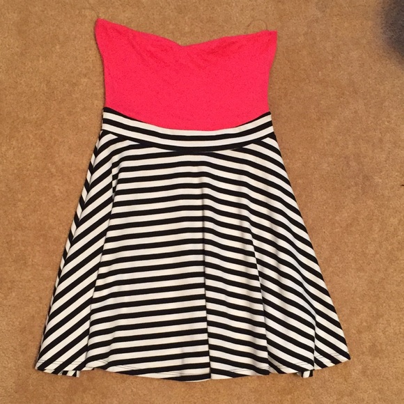 Francesca's Collections Dresses & Skirts - ❌SOLD❌ Francesca's Strapless Dress