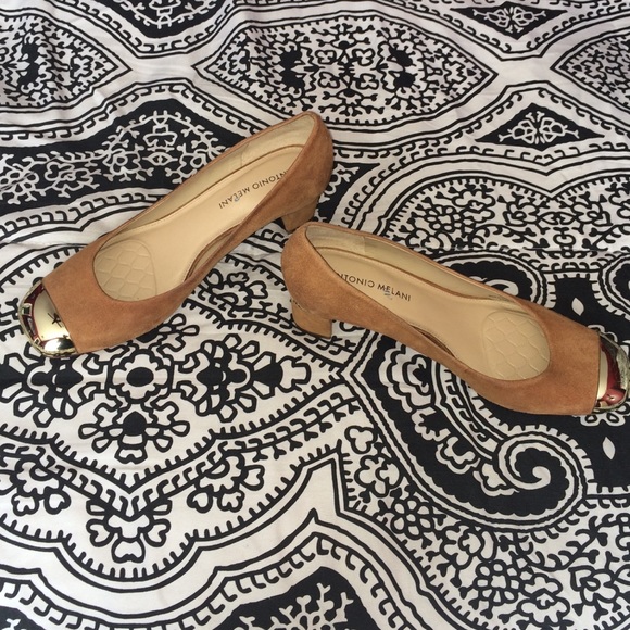 Sleek pair of camel colored suede pump.