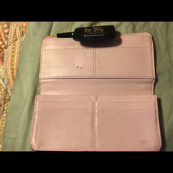 🚫SOLD🚫 Black Coach wallet - Picture 3 of 4