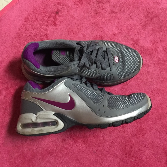 Nikes size 7