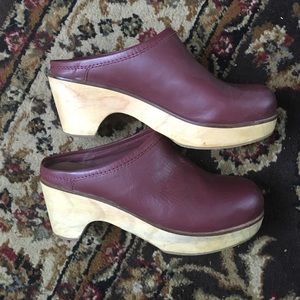 BDG leather size 9 clogs