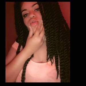 Meet your Posher, Shania