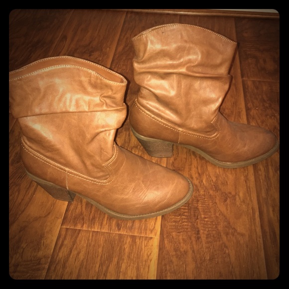 Worn once** cowgirl boots size 11